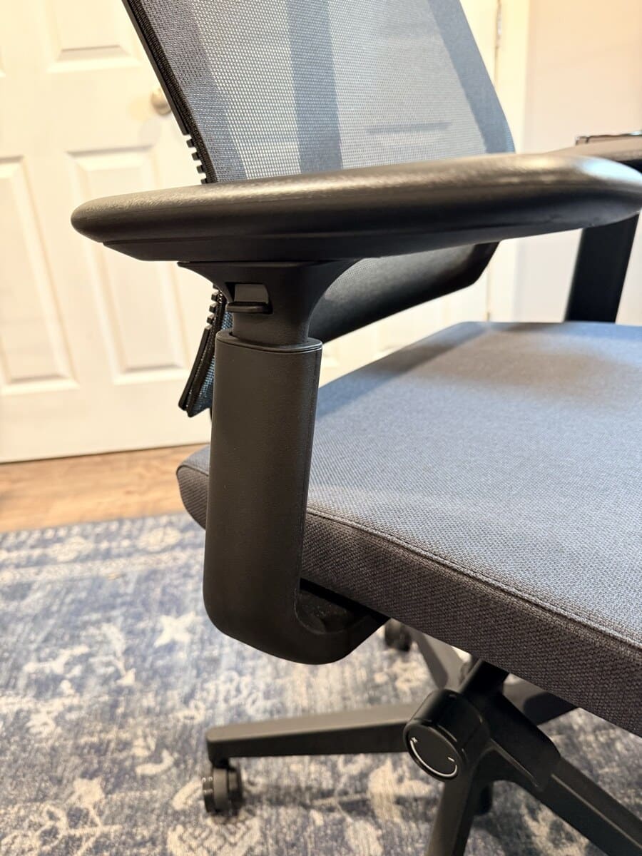 3-way adjustable armrest