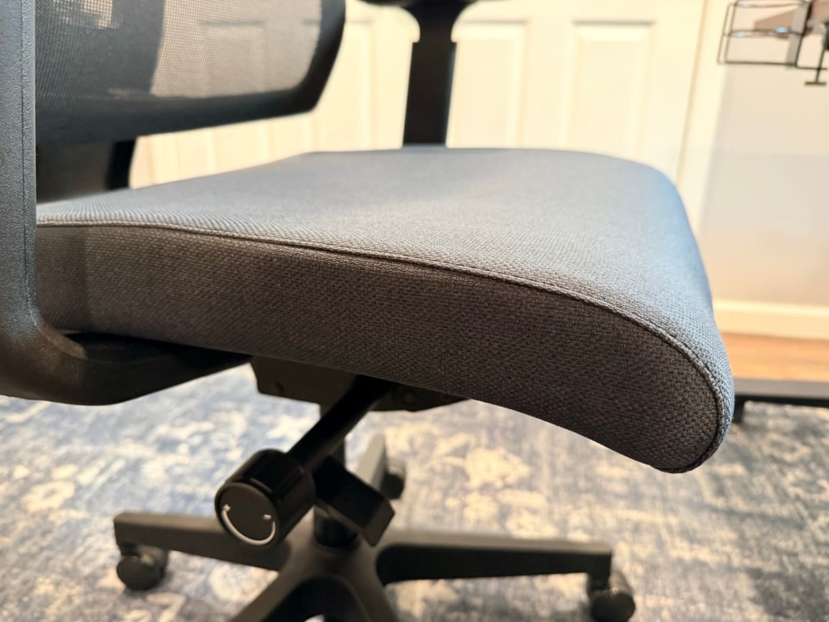 3-inch foam cushion with waterfall edge