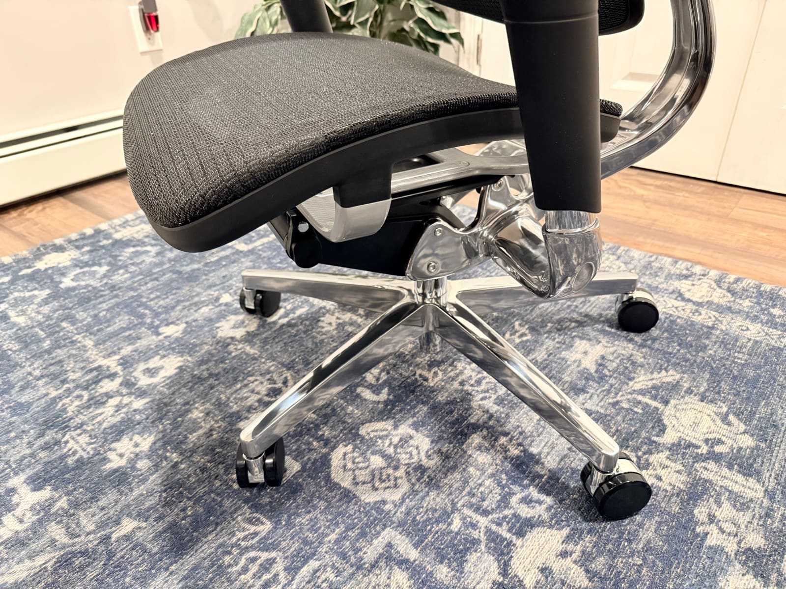 Intuition polished aluminum base with smooth-rolling casters