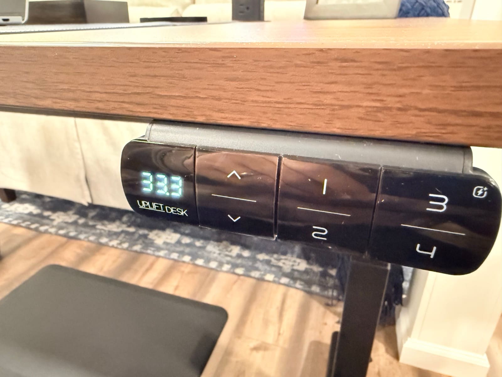 Keypad display showing 33.3 inches at sitting height